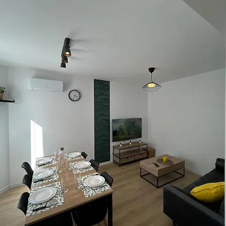Modern & Bright Apartment, Comforts Appartamento *