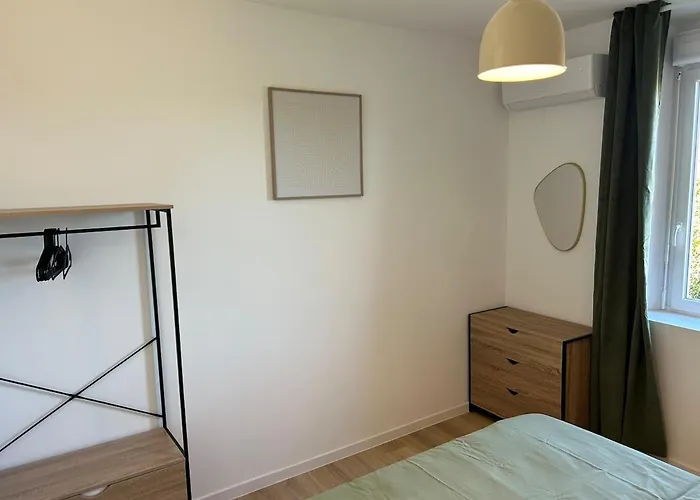 Modern & Bright Apartment, Comforts Lägenhet Le Teil