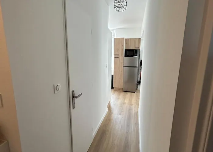 Lägenhet Modern & Bright Apartment, Comforts