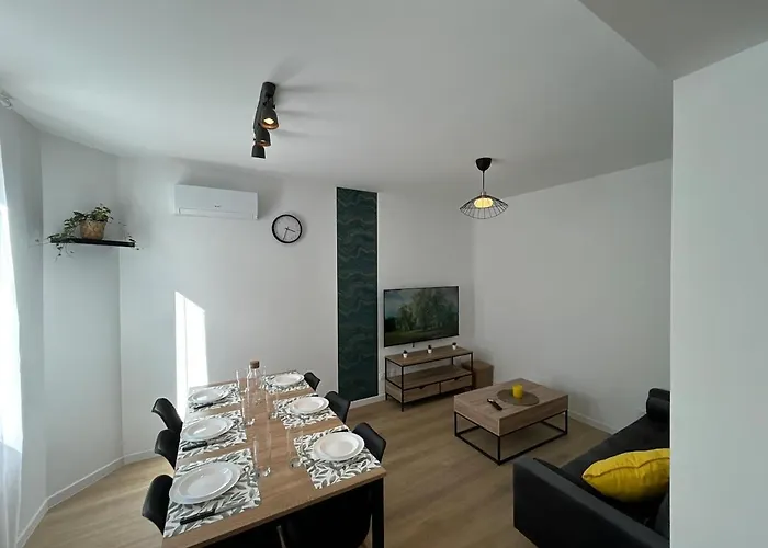Modern & Bright Apartment, Comforts Lägenhet *