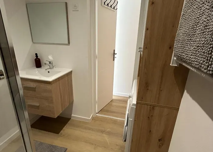 Modern & Bright Apartment, Comforts Lägenhet Le Teil